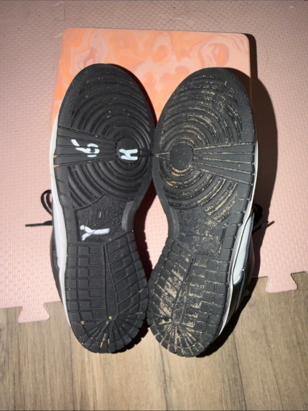 Nike Panda Low Dunks (Size: 6 Youth)